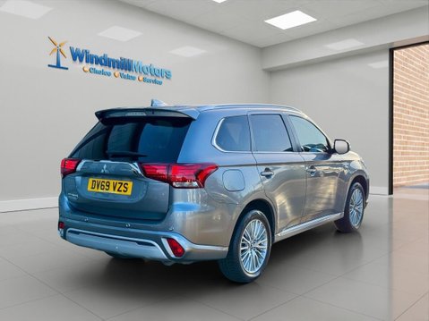 Mitsubishi Outlander 2.4h TwinMotor 13.8kWh Exceed Safety CVT 4WD Euro 6 (s/s) 5dr 9