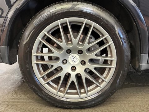 Porsche Cayenne 3.0 TD V6 Platinum Edition TiptronicS 4WD Euro 6 (s/s) 5dr 42