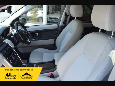 Land Rover Discovery Sport 2.0 Discovery Sport SE Tech TD4 Auto 4WD 5dr 30