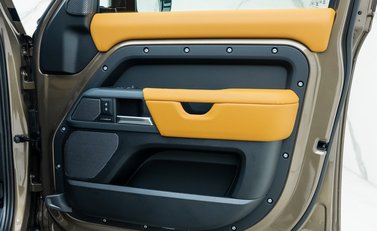 Land Rover Defender 110 X P400 25