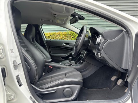 Mercedes-Benz GLA Class GLA 180 URBAN EDITION 13