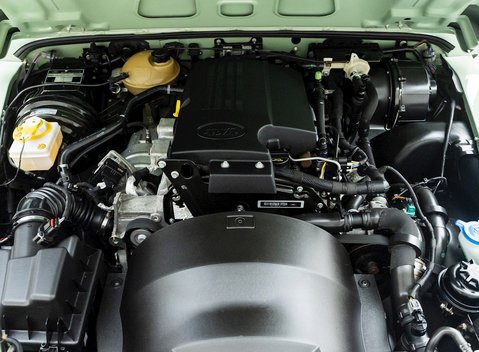 Land Rover Defender 110 Heritage 28