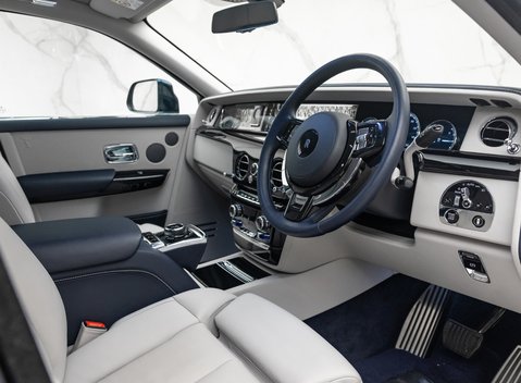 Rolls-Royce Phantom VIII EWB 16