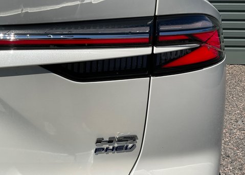 MG HS 1.5 T-GDI PHEV TROPHY 13