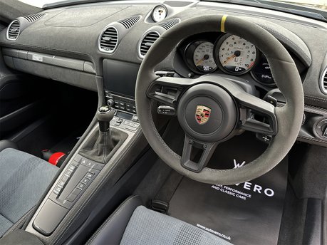 Porsche 718 CAYMAN GT4 RS PDK 70