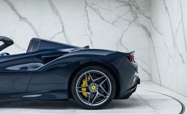 Ferrari F8 SPIDER 35