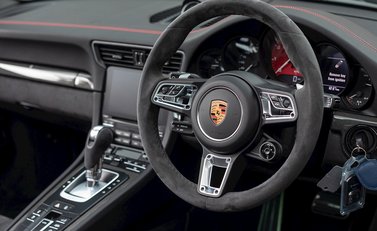 Porsche 911 Targa 4 GTS (991.2) 13