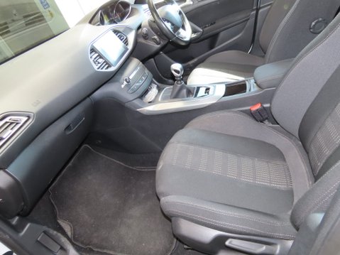 Peugeot 308 BLUE HDI S/S SW ALLURE 11