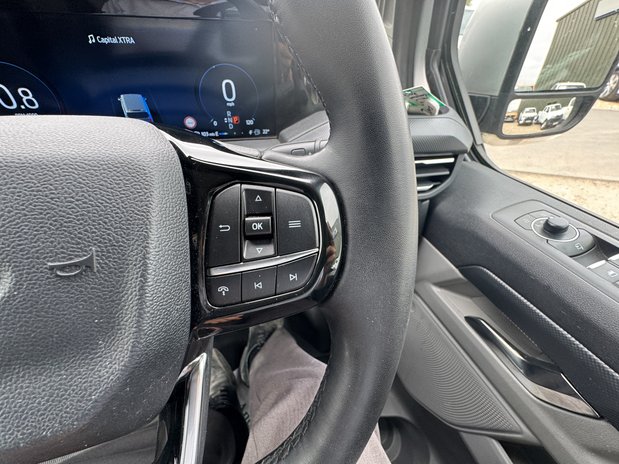 Ford Transit Custom AUTO LWB L2H1 Low Roof Limited 320 Air Con Alloys Cam Sensors EURO 6 18