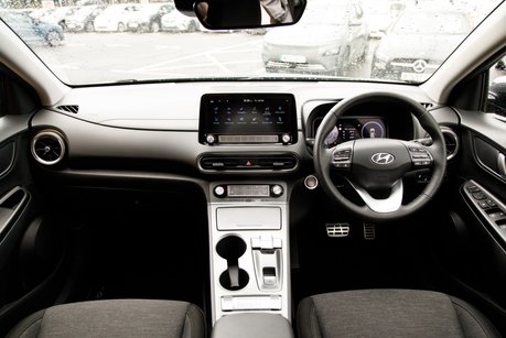 Hyundai KONA PREMIUM