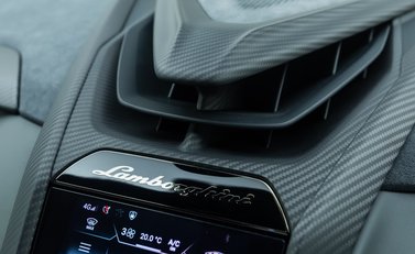 Lamborghini Revuelto 25