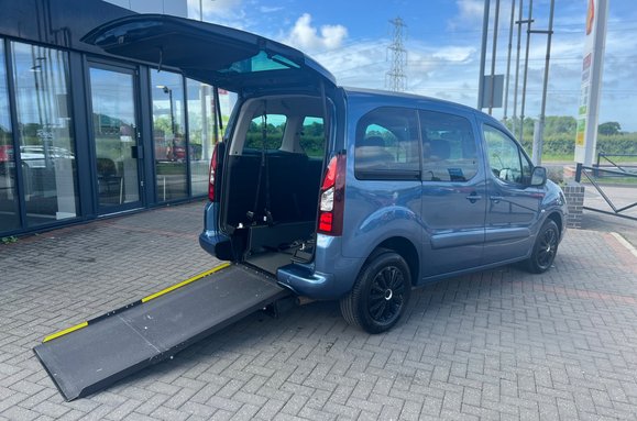 Citroen Berlingo Multispace 1.6 BlueHDi Feel Multispace MPV Wheel Chair Ramp 2
