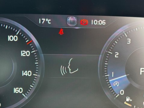 Volvo XC40 2.0 B4 MHEV Momentum Auto AWD Euro 6 (s/s) 5dr 22