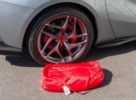 Ferrari 812 Superfast 30