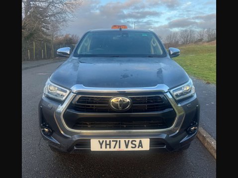 Toyota Hilux 2.8 HI-Luxury Invincible D-4D 4WD Double Cab Auto 4WD 5dr 2