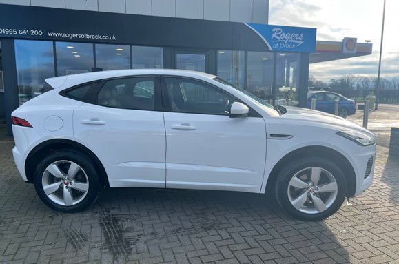 Jaguar E-Pace R-DYNAMIC SE 6