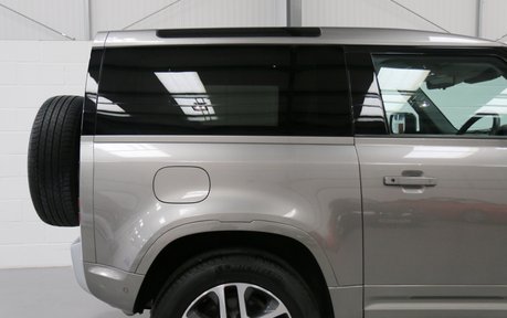Land Rover Defender XS Edition MHEV P400 - 6 Seats, 11.4 Screen and Superb Specification 16
