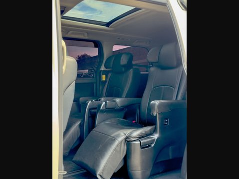Toyota Vellfire G Edition V6 Sunroof 56