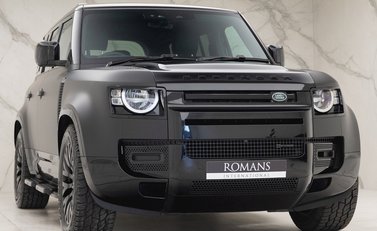 Land Rover Defender 110 X-Dynamic S D250 1