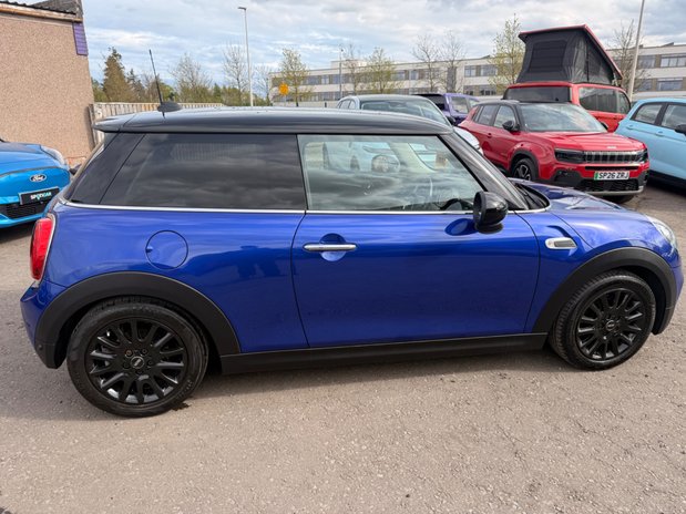 Mini Hatch COOPER 8
