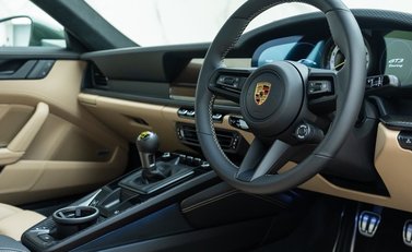 Porsche 911 GT3 TOURING (992) 13