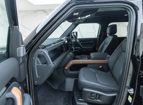 Land Rover Defender 110 D300 X 13