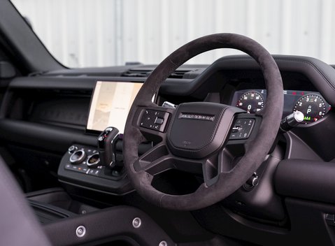 Land Rover Defender 90 V8 11