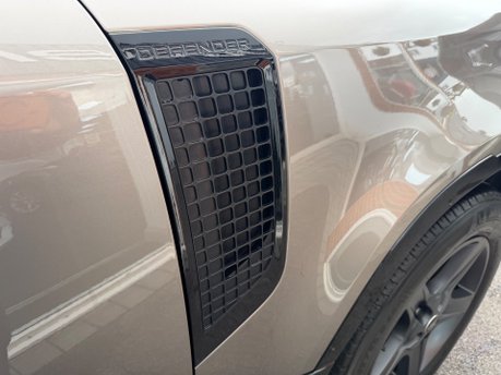 Land Rover Defender 3.0 D250 MHEV X-Dynamic SE SUV 3dr Diesel Auto 4WD Euro 6 (s/s) (250 ps) 18