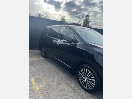 Nissan Elgrand 3.5 v6 petrol automatic