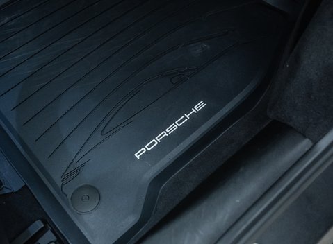 Porsche 911 Carrera 4S (992) 23