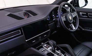 Porsche Cayenne TURBO S 9