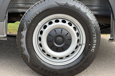 Volkswagen Crafter CR35 L3 H2 140 ps Tdi DSG Trendline Panel Van 30