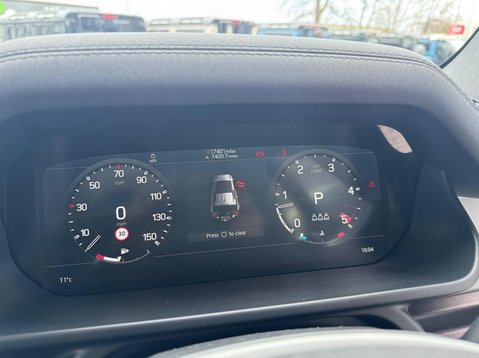 Land Rover Defender SE MHEV 44