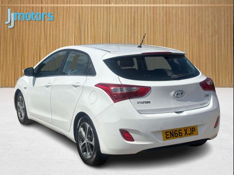 Hyundai i30 1.4 Blue Drive SE Hatchback 5dr Petrol Manual Euro 6 (s/s) (100 ps) 21