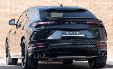 Lamborghini Urus 3