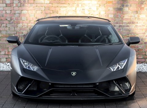 Lamborghini Huracan LP640-4 Performante 4
