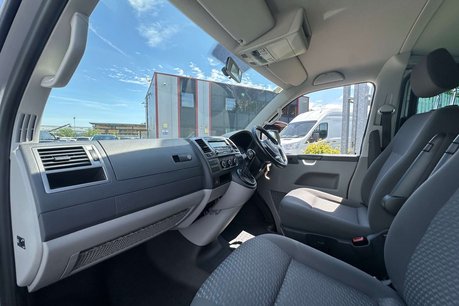 Volkswagen Transporter 2.0 BiTDI T32 Highline Kombi 4dr Diesel DSG 4MOTION L1 H1 (226 g/km, 178 bh 24