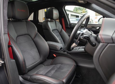 Porsche Macan Turbo 12