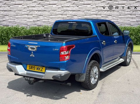 Mitsubishi L200 2.4 L200 Barbarian DI-D Auto 4WD 7