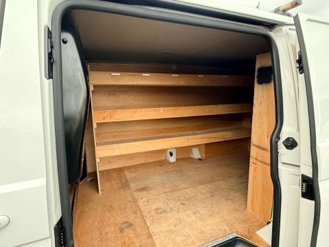 Volkswagen Transporter 2.0 Transporter T30 Highline TDI 19