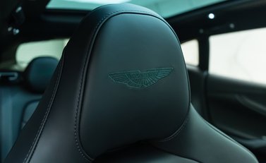 Aston Martin DBX 707 13