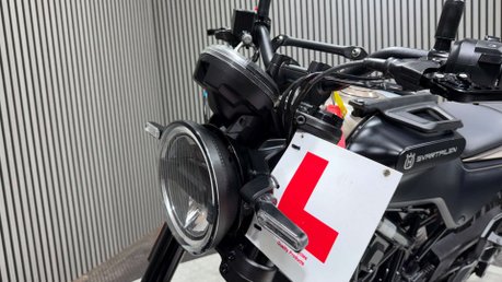 Husqvarna Svartpilen 125 2022 ONLY 6K MODERN CLASSIC FEEL 15BHP MOT OCTOBER 2027 31