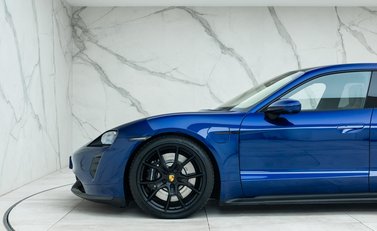 Porsche Taycan GTS Sport Turismo 38