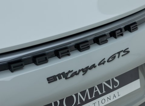 Porsche 911 Targa 4 GTS (992) 33