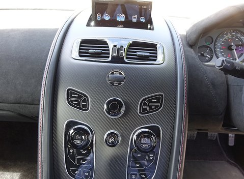 Aston Martin Vantage GT8 5