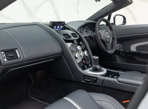Aston Martin V12 Vantage S ROADSTER 21