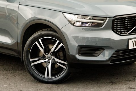 Volvo XC40 B4 R-DESIGN MHEV 11