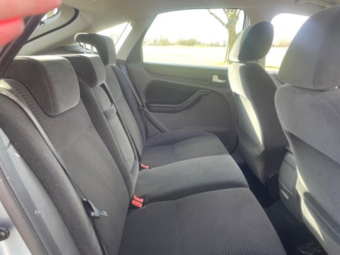 Ford Focus 1.6 Ghia 5dr 22