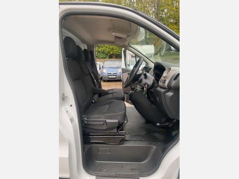 Renault Trafic 1.6 dCi 27 Business+ Panel Van 5dr Diesel Manual SWB Standard Roof Euro 5 ( 21