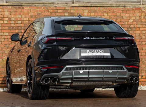 Lamborghini Urus 3